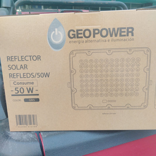 REFLECTOR SOLAR 50W 6500K REFLEDS/50W GEOPOWER LUZ FRIA AUTONOMO CON PANEL Y HERRAJES INCLUIDO